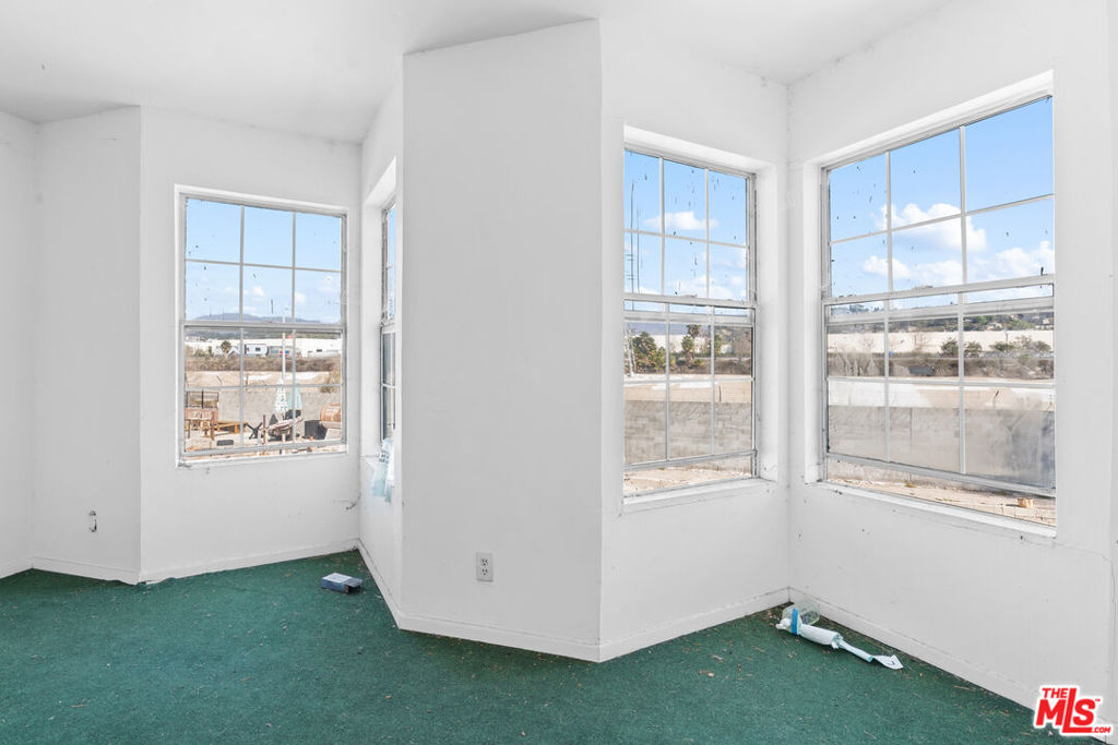 3051 N Coolidge Avenue