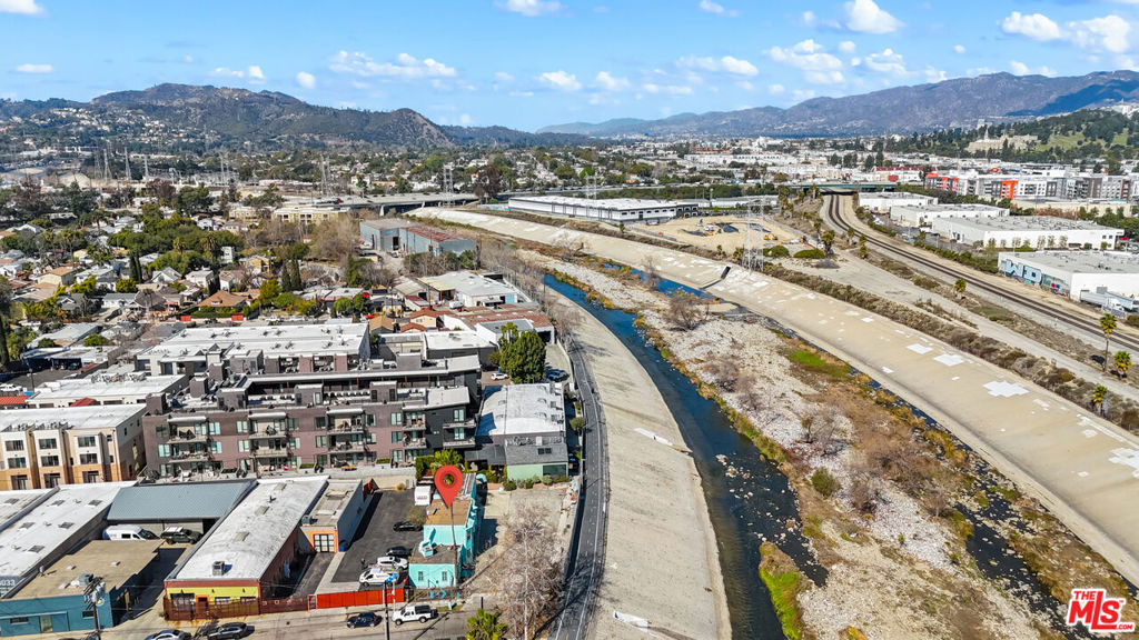 3051 N Coolidge Avenue