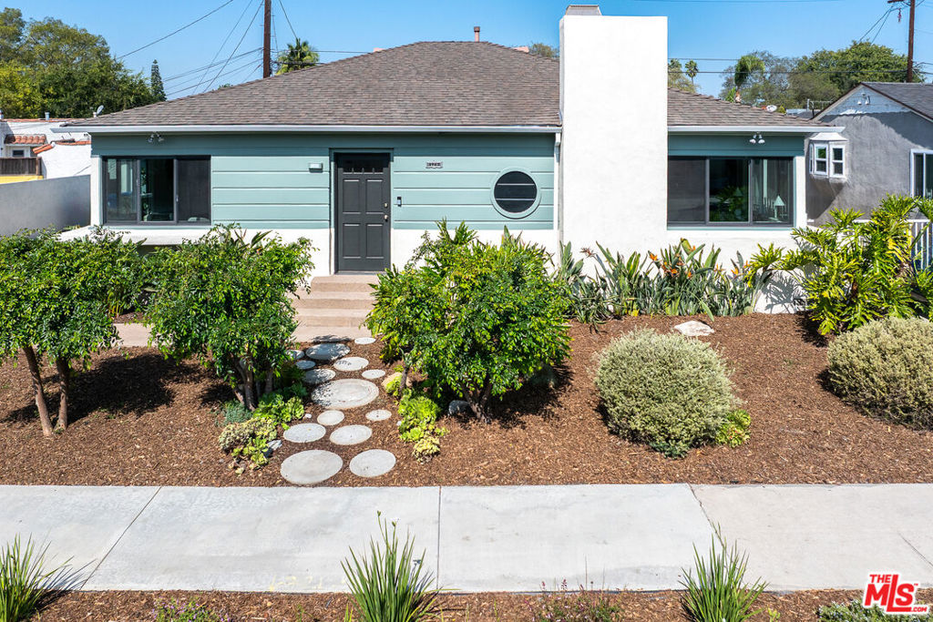 3987 Roxton Avenue