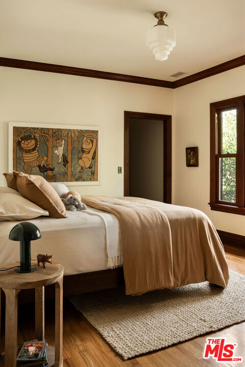 1411 N Los Robles Avenue