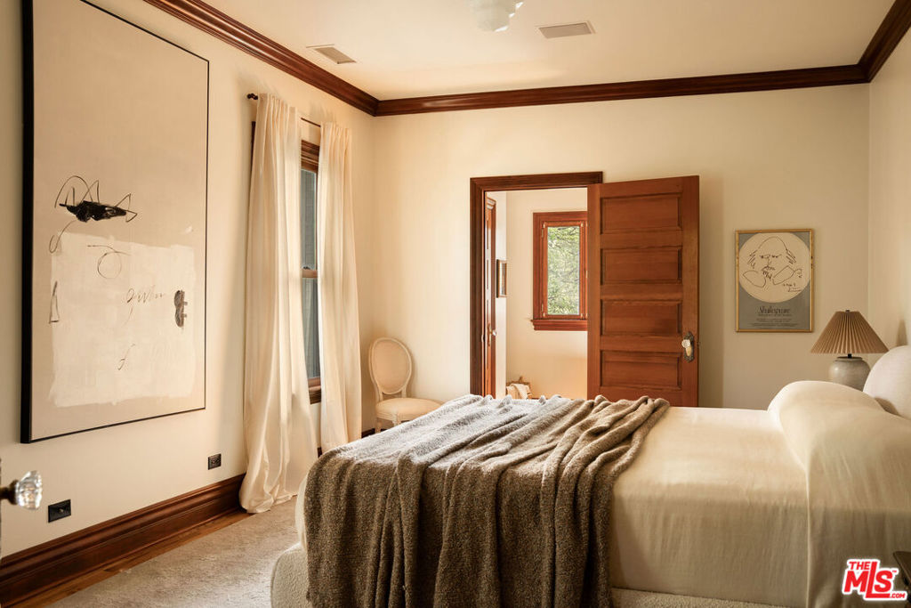 1411 N Los Robles Avenue