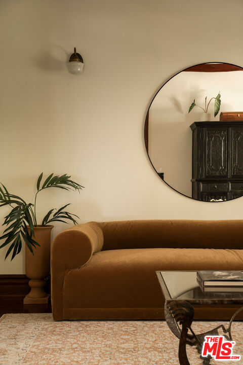 1411 N Los Robles Avenue