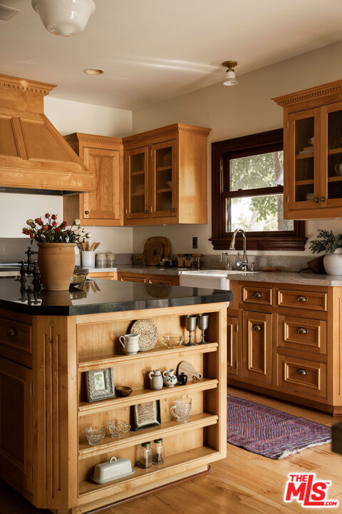 1411 N Los Robles Avenue