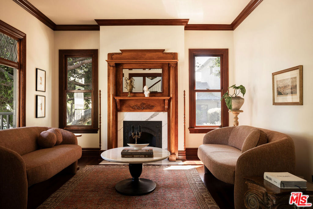 1411 N Los Robles Avenue