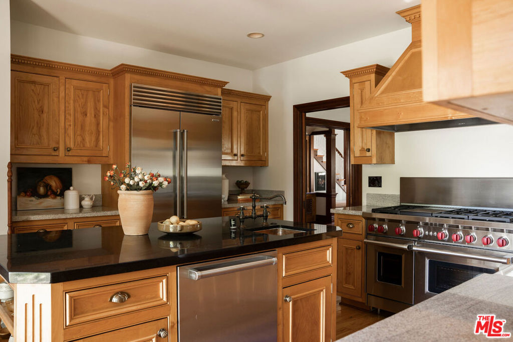 1411 N Los Robles Avenue