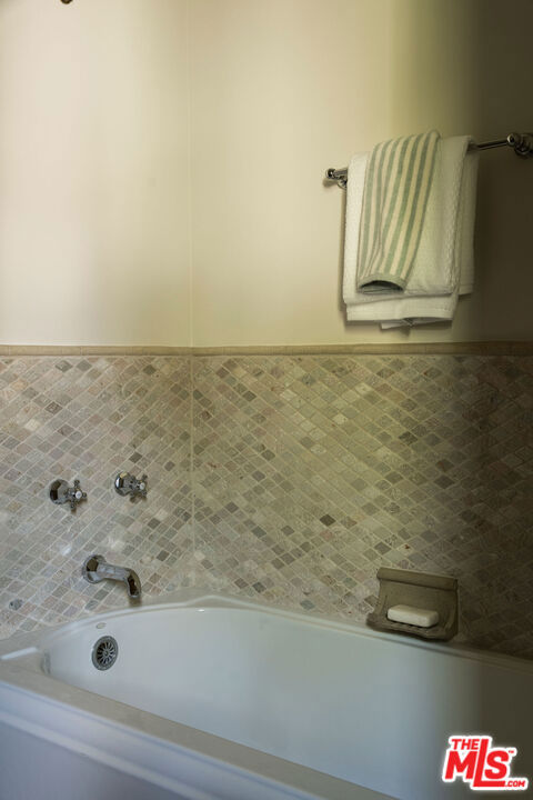 1411 N Los Robles Avenue