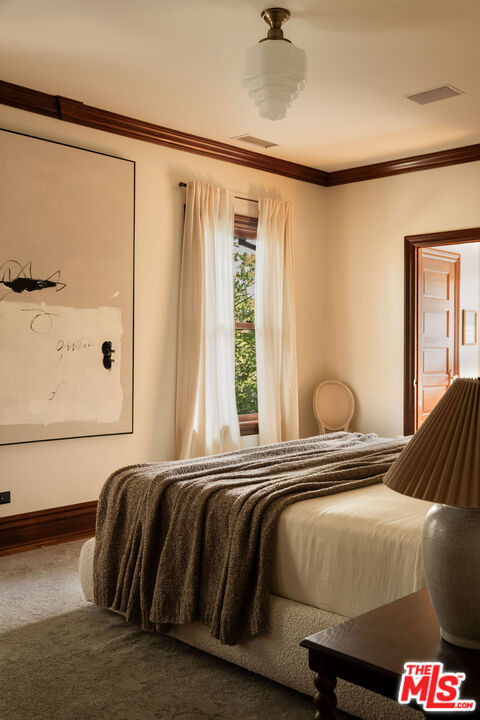 1411 N Los Robles Avenue