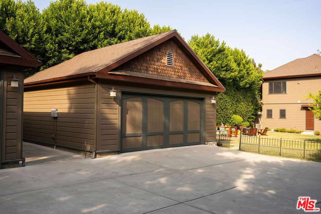 1411 N Los Robles Avenue