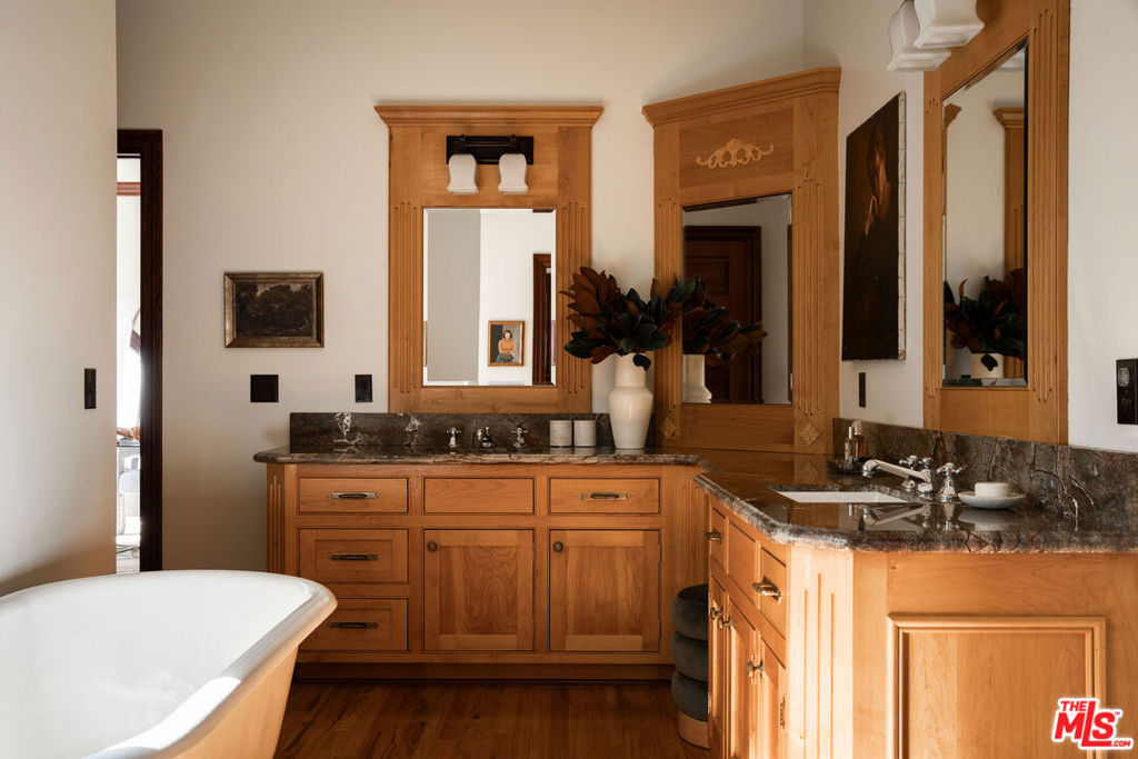 1411 N Los Robles Avenue