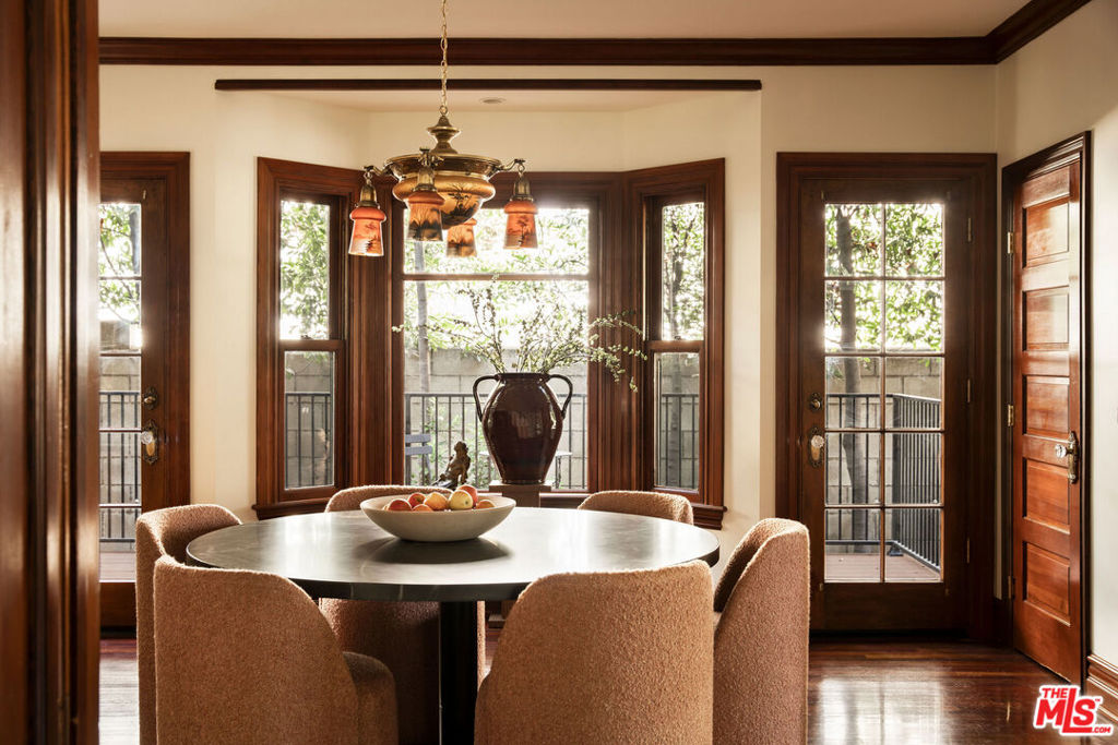 1411 N Los Robles Avenue