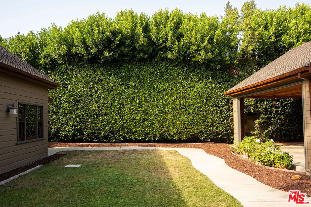 1411 N Los Robles Avenue