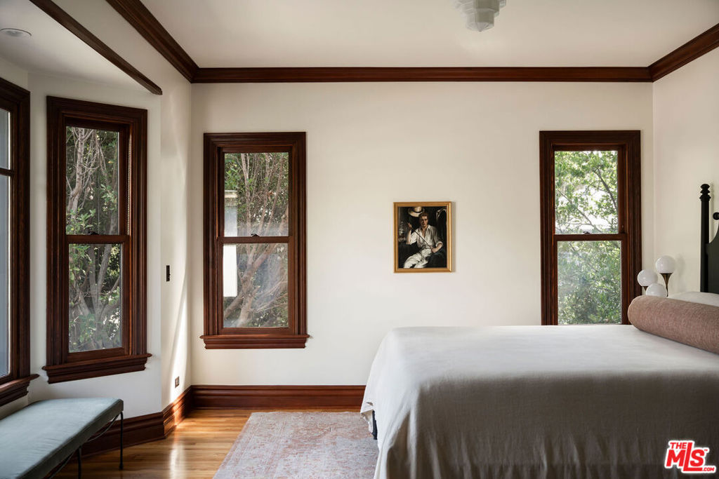 1411 N Los Robles Avenue