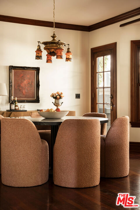 1411 N Los Robles Avenue