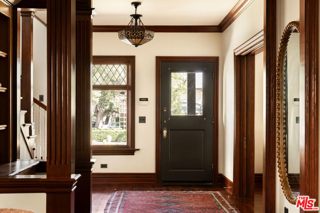 1411 N Los Robles Avenue