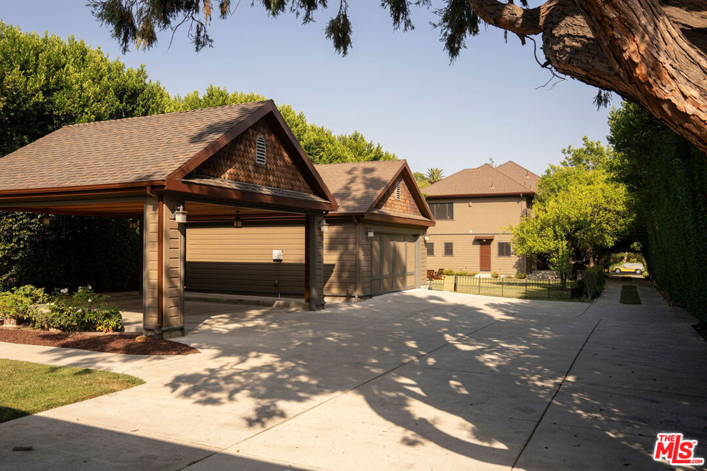 1411 N Los Robles Avenue