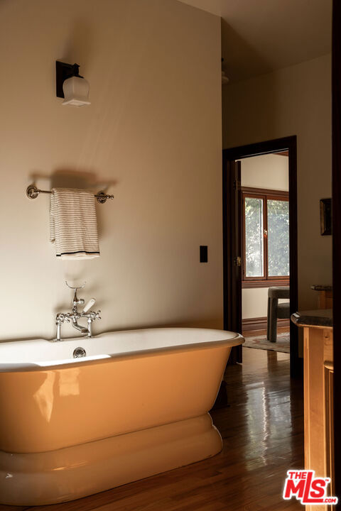 1411 N Los Robles Avenue