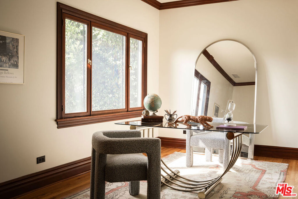 1411 N Los Robles Avenue