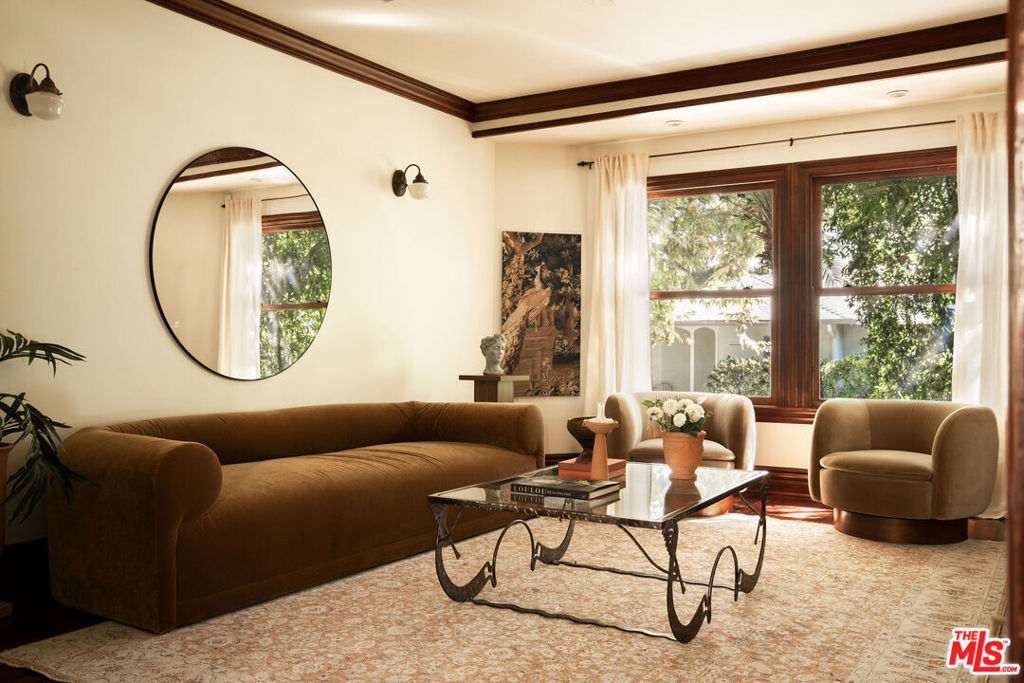 1411 N Los Robles Avenue