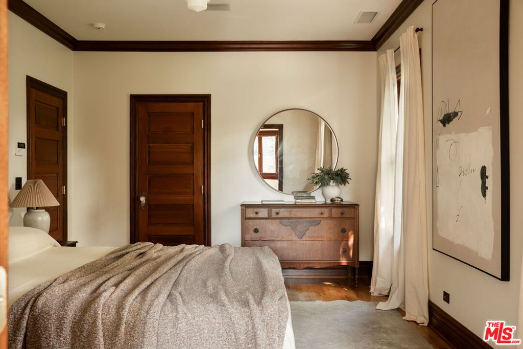 1411 N Los Robles Avenue