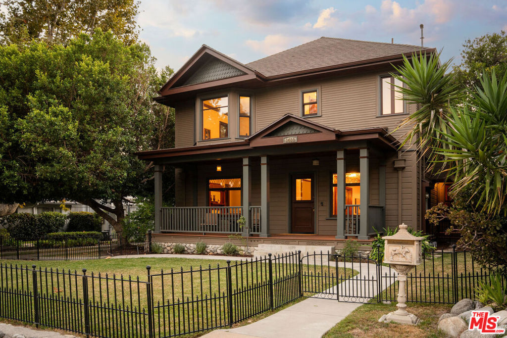 1411 N Los Robles Avenue