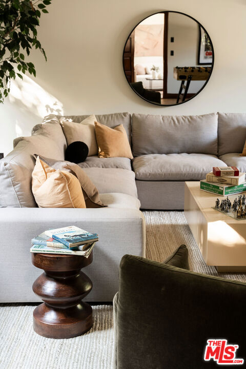 1411 N Los Robles Avenue