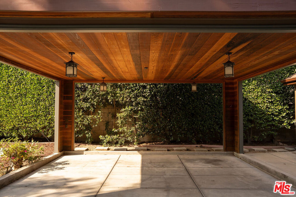 1411 N Los Robles Avenue