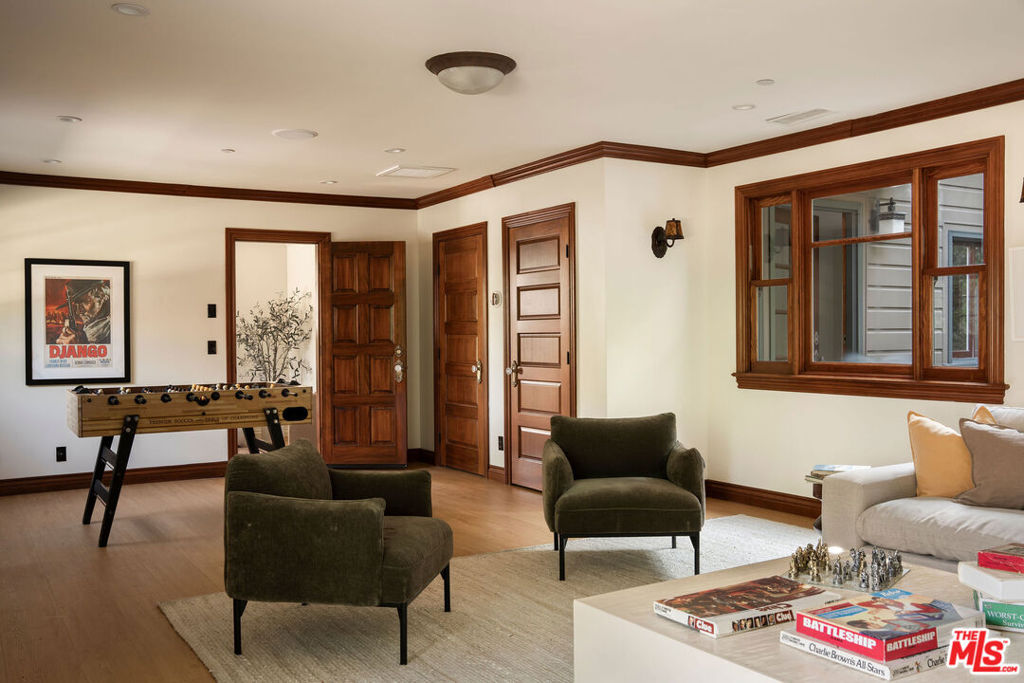 1411 N Los Robles Avenue