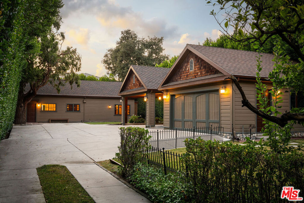 1411 N Los Robles Avenue