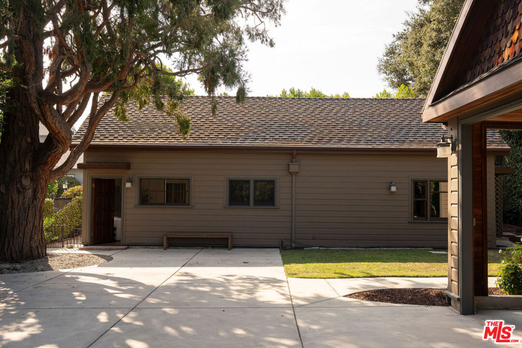 1411 N Los Robles Avenue