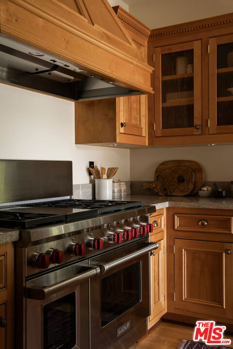 1411 N Los Robles Avenue