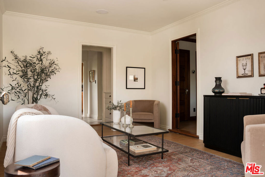 1411 N Los Robles Avenue