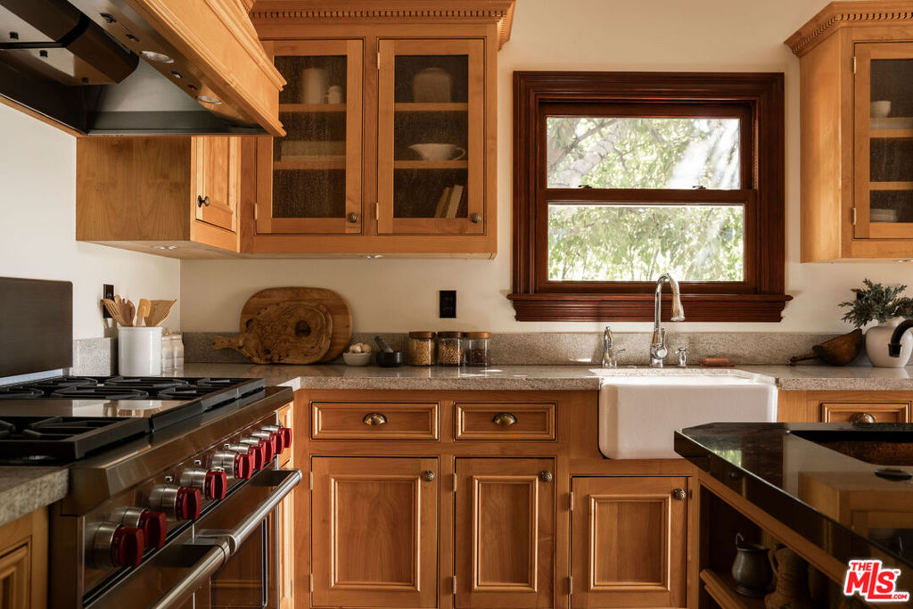 1411 N Los Robles Avenue