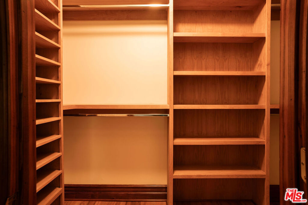 1411 N Los Robles Avenue