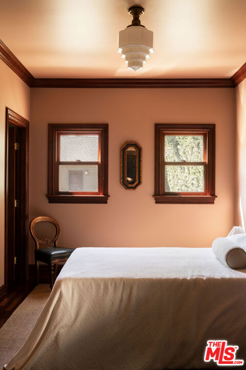 1411 N Los Robles Avenue