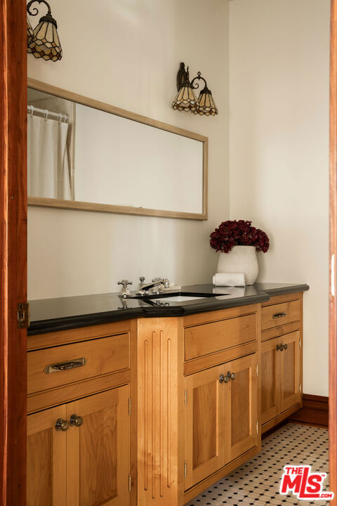 1411 N Los Robles Avenue