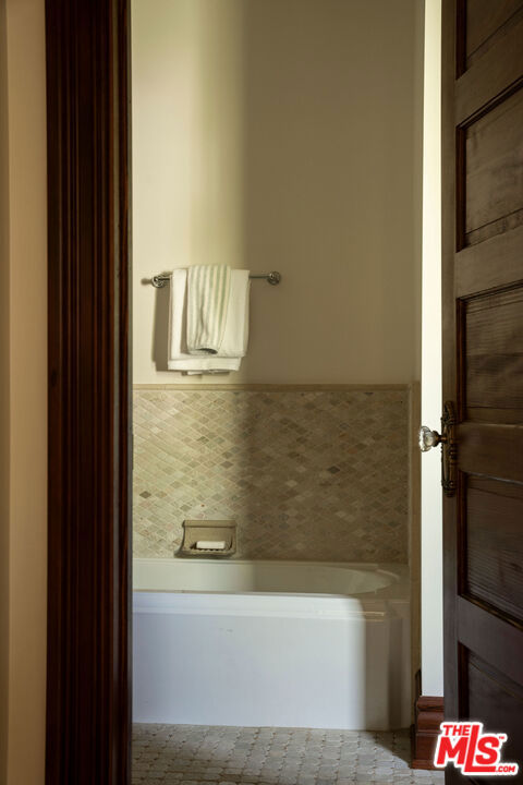 1411 N Los Robles Avenue