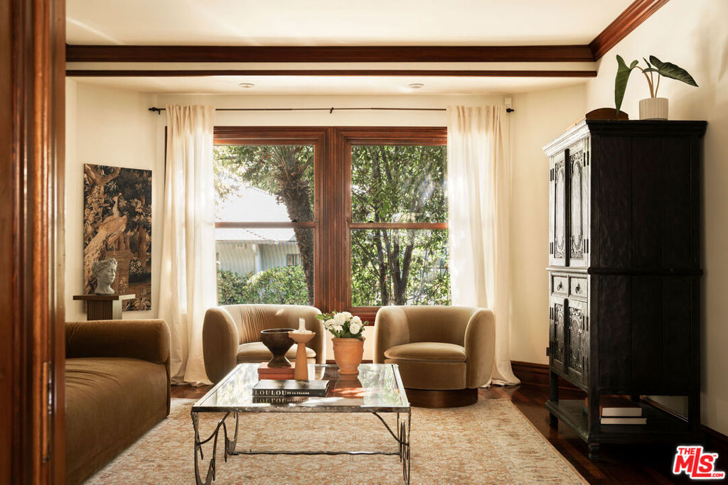 1411 N Los Robles Avenue