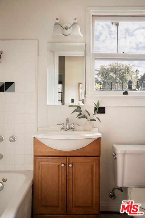 1411 N Los Robles Avenue