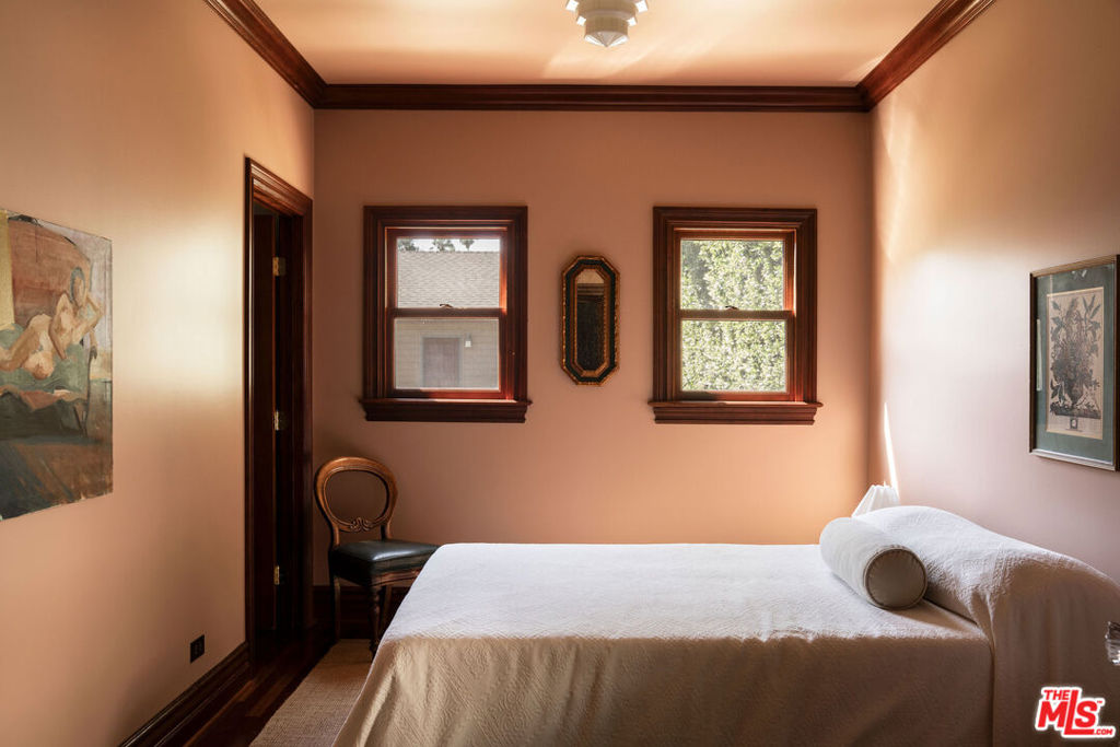 1411 N Los Robles Avenue