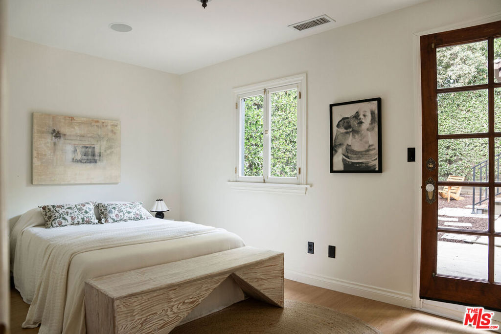 1411 N Los Robles Avenue