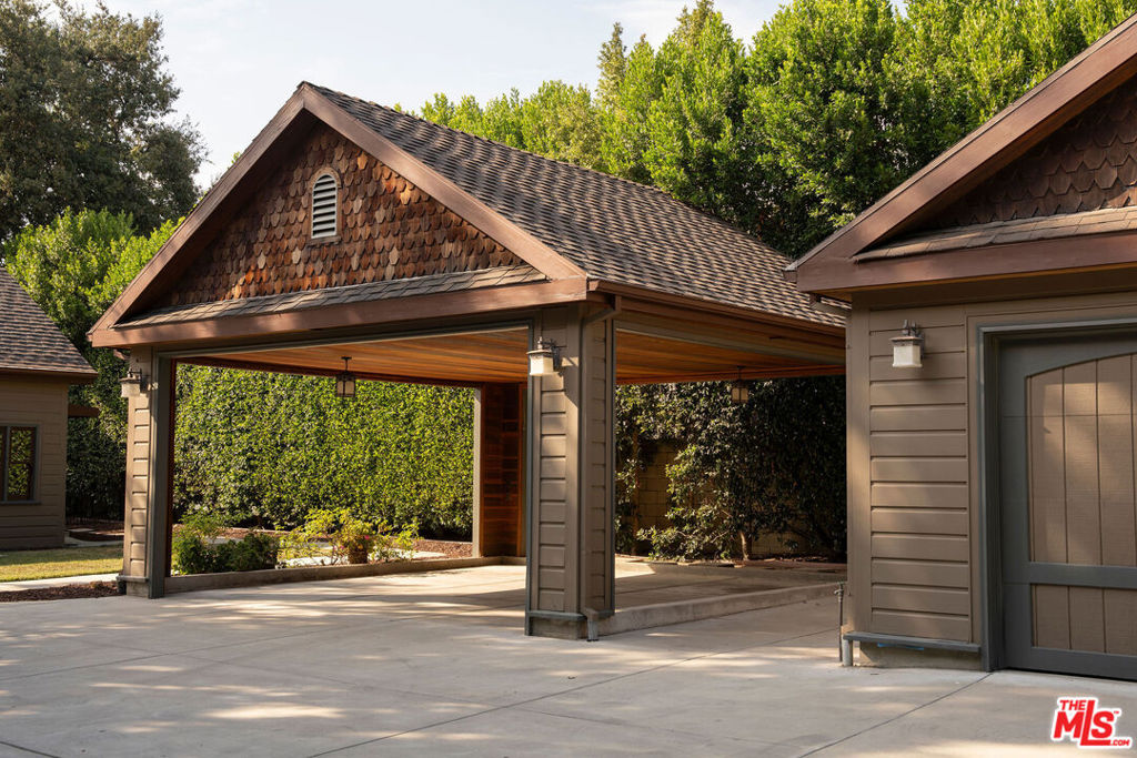 1411 N Los Robles Avenue