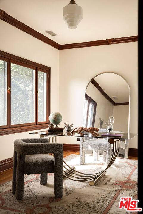 1411 N Los Robles Avenue