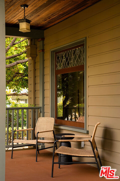 1411 N Los Robles Avenue