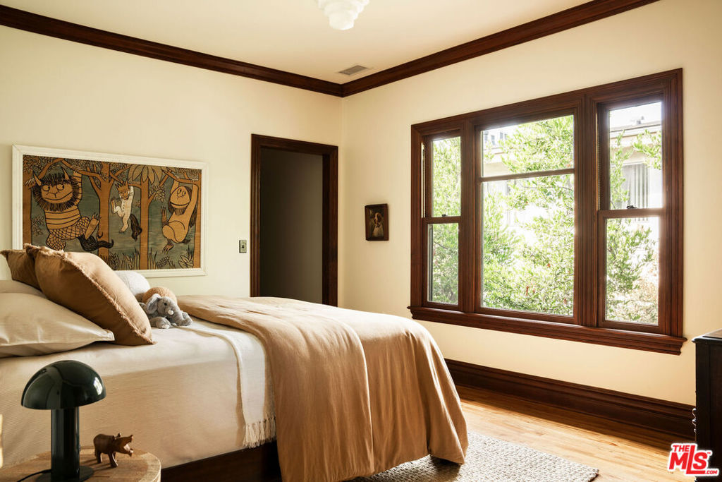 1411 N Los Robles Avenue