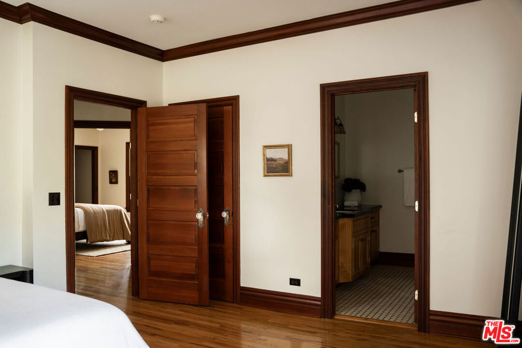 1411 N Los Robles Avenue