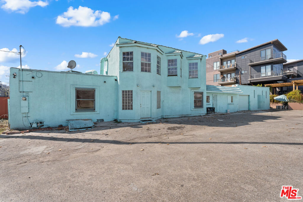 3051 N Coolidge Avenue