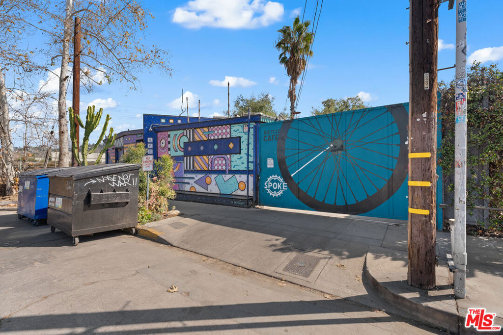 3051 N Coolidge Avenue