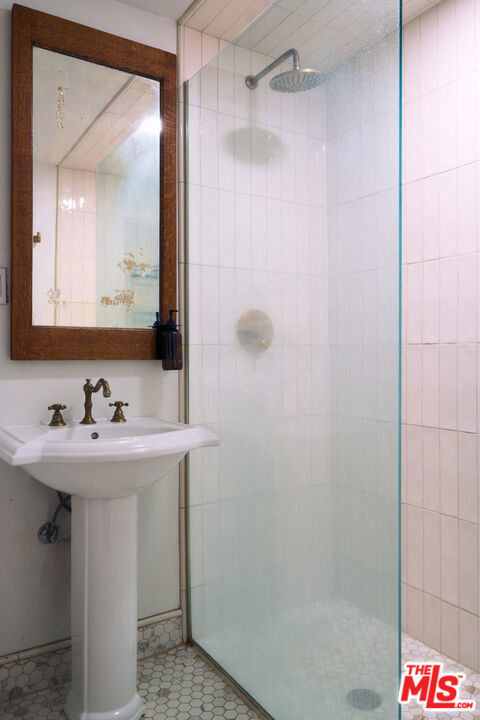 14321 Valerio Street