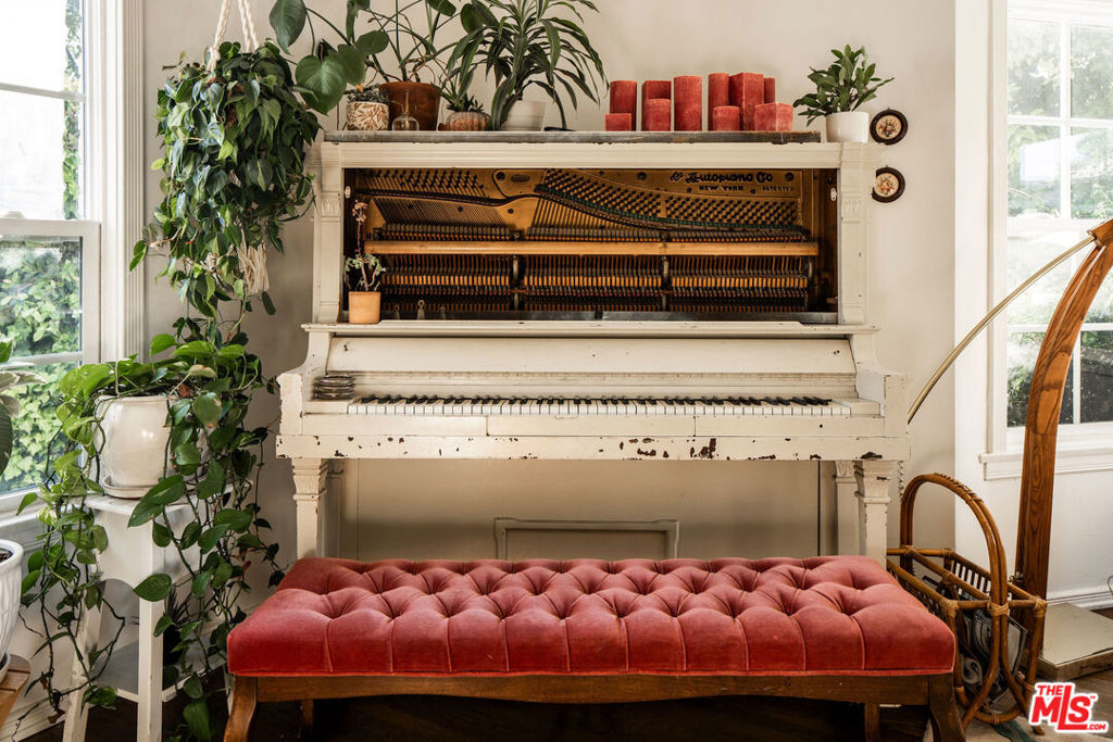 14321 Valerio Street