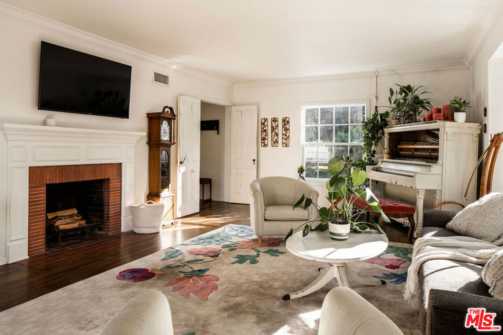 14321 Valerio Street